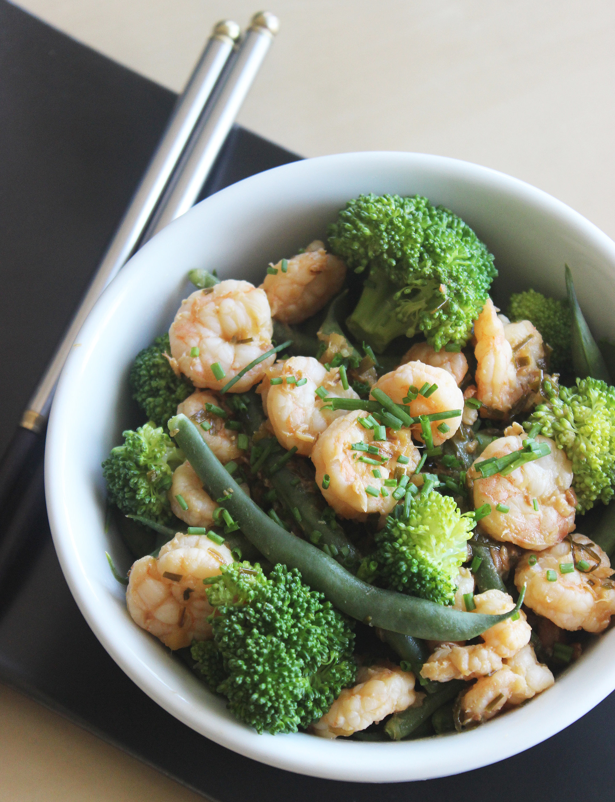 This Filling Shrimp and Broccoli Stir-Fry Is Under 300 Calories
