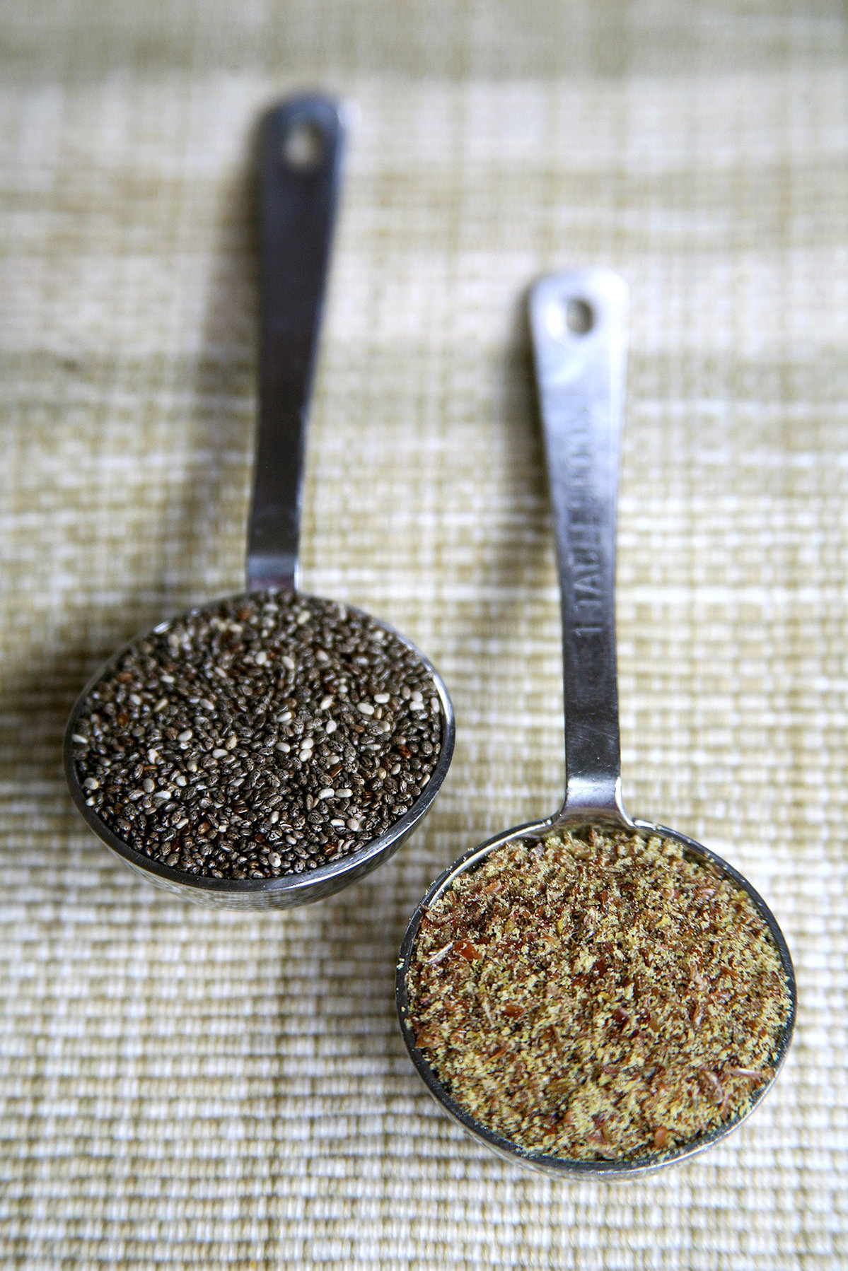 What's the Better Choice – Chia Seeds or Flaxmeal?